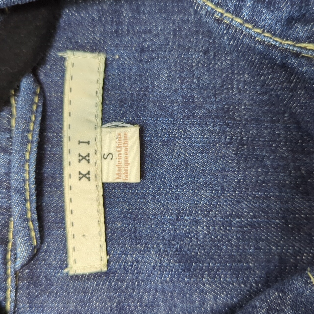 Jean jacket - Picture 2 of 5